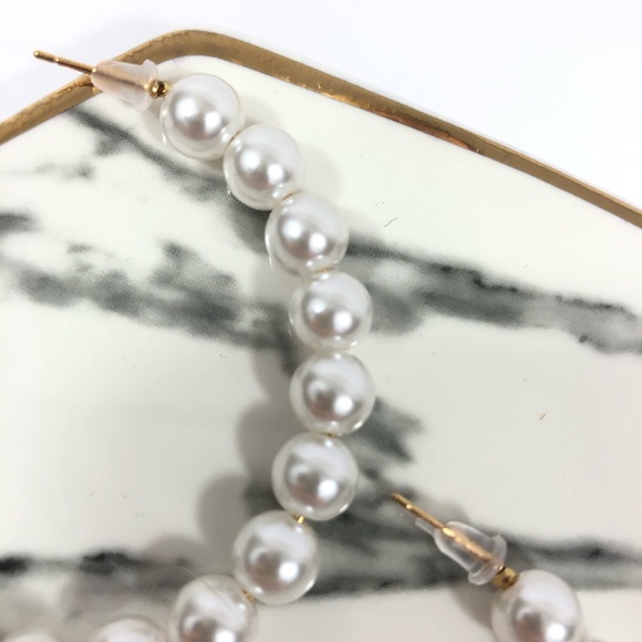 Pearl Medium Circle Hoop Studs Blogger Favorite - Picture 4 of 4